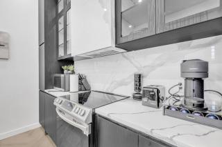 Stylish 2-bedroom Getaway, Luxurious & Conveniently Located to Experience the Pulse of the City - Apt 5 - 6