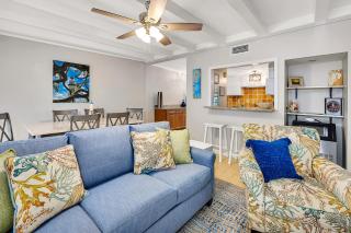 Steps to East Beach & Pet Friendly w/ 2 King Beds - East End - 4