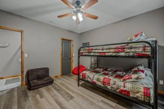 Foggy Bay Hideaway Perfect location. Check it out! - 4