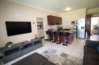 Topanga 4 - Uvongo Beach - 1