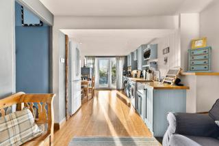 139 I Abbey House I Characterful & Peaceful 1BR House w Garden, Rooftop Balcony, Fully Equipped Kitchen and Dedicated Workspace - Bury Saint Edmunds - 7