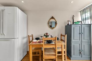 139 I Abbey House I Characterful & Peaceful 1BR House w Garden, Rooftop Balcony, Fully Equipped Kitchen and Dedicated Workspace - Bury Saint Edmunds - 1