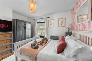 139 I Abbey House I Characterful & Peaceful 1BR House w Garden, Rooftop Balcony, Fully Equipped Kitchen and Dedicated Workspace - Bury Saint Edmunds - 8