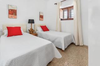 8 Guests Large Villa near Bossa Beaches & Airport - Sant Josep de sa Talaia - 2