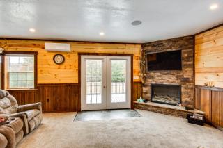 Houtzdale Home with Shuffleboard and Pickleball! - 5