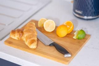 Peach Apartment - Central Location - Free Parking, Self-Check-In, Fast Wifi, SmartTV with Netflix by Yoko Property - Redcar - 2