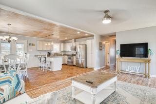 Charming Beaufort Home with Deck and Gas Grill! - Beaufort - 0