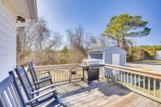 Charming Beaufort Home with Deck and Gas Grill! - Beaufort - 9