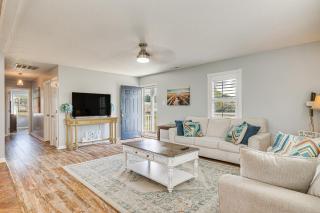 Charming Beaufort Home with Deck and Gas Grill! - Beaufort - 5