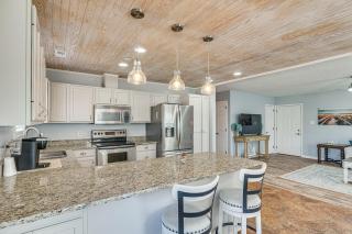 Charming Beaufort Home with Deck and Gas Grill! - Beaufort - 1