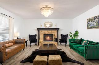 Timeless-Texas-Inn - Heated Pool Oasis & Lux Vibe - 6