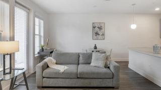 Landing Modern Apartment with Amazing Amenities (ID1390X576) - 9