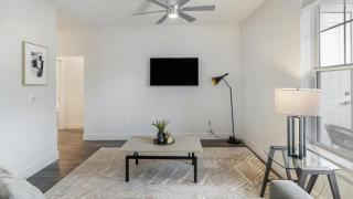 Landing Modern Apartment with Amazing Amenities (ID1390X576) - 8