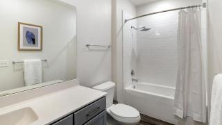 Landing Modern Apartment with Amazing Amenities (ID1390X576) - 1