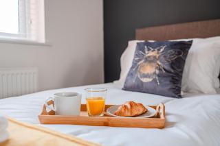 4 Bed, 3 Bath in Colchester - Business, Contractor and Leisure - Singles or Superkings - Disc0unts - Colchester - 4