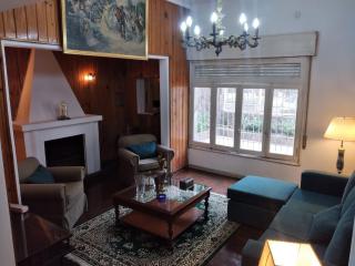 La Dorada , Casa entera en Excelente Zona Residencial con cochera techada y parrillero - Rosario - 0