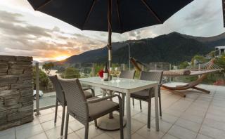 Luxury on Belfast- Free Parking- Gas Fire- BBQ- AC - Queenstown - 0
