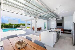Oceanside 2 Bedroom Luxury Villa with Private Pool, 500ft from Long Bay Beach -V6 - 9
