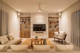 Luxe & Modern 3BR Villa Private Netflix/Wi-fi - Canggu - 5