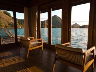 Menjaga Bay - Labuan Bajo - 2