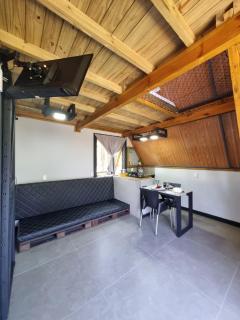 Pousada Rosa Shanti, café da manhã opcional, apenas 4 cabanas, piscina, estacionamento privativo, área de festas com churrasqueira e cervejeira, cantinho da fogueira, localizado junto a natureza - Praia do Rosa - 2