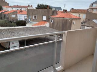 Appartement lumineux 2 pièces à 100 m de la plage et du marché Arago, avec balcon et parking sécurisé - FR-1-331-100 - Les Sables-dʼOlonne - 2