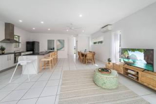 Retreat in the Heart of Alex - 3BR sleeps 11, Pool - Alexandra Headland - 9