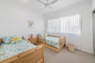 Retreat in the Heart of Alex - 3BR sleeps 11, Pool - Alexandra Headland - 7