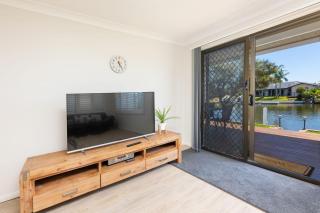 13 Cavill Avenue - 8