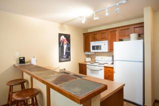 3406 - One Bedroom Den Standard Powderhorn Lodge condo - Solitude - 3
