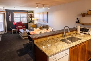 3402 - One Bedroom Den Deluxe Powderhorn Lodge condo - Solitude - 1