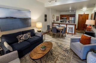 3106- One Bedroom Den Deluxe Powderhorn Lodge Hotel Room - Solitude - 8