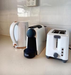 J & Ella's Holiday House - 1 Bedroom, 1 Bathroom Home - 3