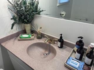 Jersey home, close to New York City fun! - Englewood - 8