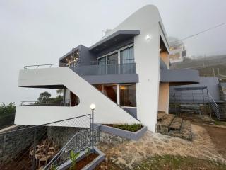 Izzat Inn Pool Villa Parunthumpara - 6