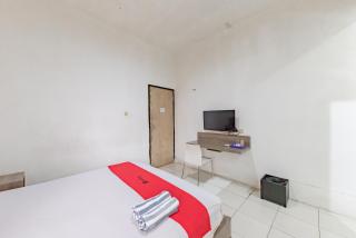 RedDoorz near Taman Kota Lapang Merdeka Sukabumi - Sukabumi - 5