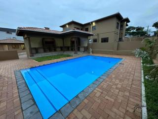 Six64 on Kingsway A4 Apartment - Amanzimtoti - 9