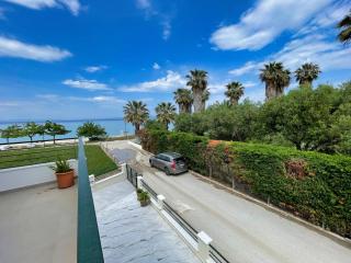 Paradise Overlook - Beachfront Villa Pefkohori - Pefkohori - 7
