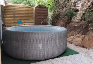 L'ANNEXE endroit zen et chaleureux. Jacuzzi extérieur - 8