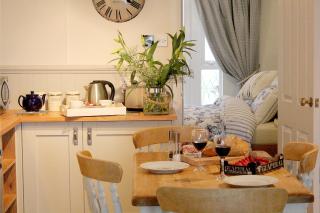 Tide House Seaside Holiday Cottage - 9