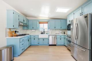 Walk to Beach! Patio, Rooftop, Yard, BBQ! Downtown Huntington - Huntington Beach - 6