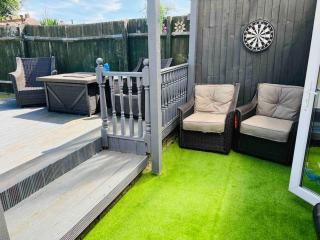 Modern & Cozy 3 Bed House. - 2