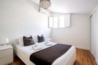 Cozy Ground Floor Studio with AC and Loft Bedroom - Lisbon - 0