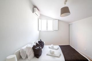 Cozy Ground Floor Studio with AC and Loft Bedroom - Lisbon - 9