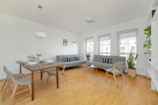 Spacious & Bright Apartment with Parking Poznań by Noclegi Renters - Poznań - 3