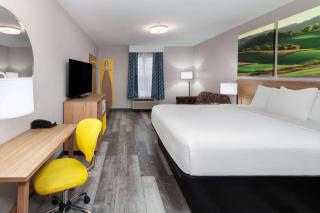 Days Inn & Suites by Wyndham Sellersburg - Sellersburg - 3