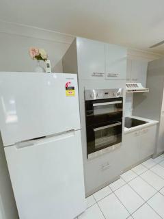 Cheerful 5 Bedroom Holiday Destination - Browns Plains - 4
