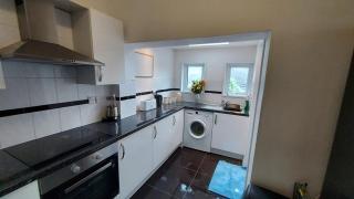 Cosy Villa- 5 Bedroom Accommodation Great For Longer Stays!!! - 2