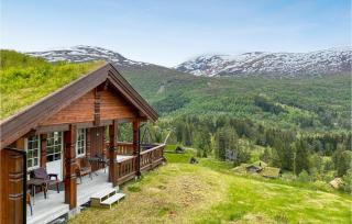 4 Bedroom Awesome Home In Nordfjordeid - 9