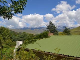 Thekwane Nest and Ondini Self catering cottages - Drakensberg Gardens - 7